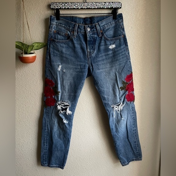 Levi’s distressed floral jeans - Picture 1 of 3